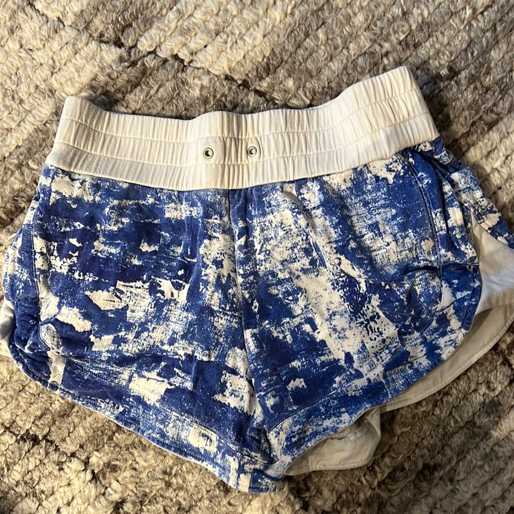 Helmet lang workout shorts